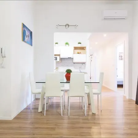 Apartment Luxury 4 Bedrooms Close To Duomo *