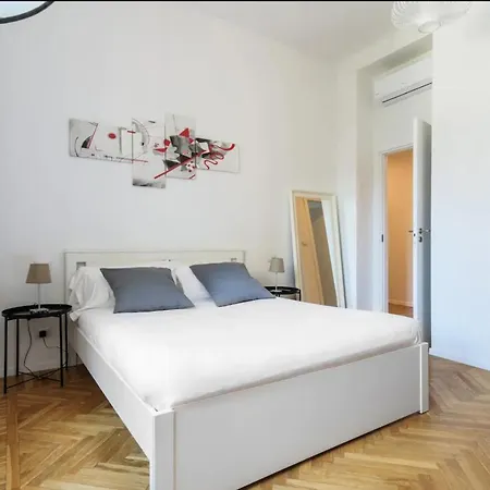 Luxury 4 Bedrooms Close To Duomo Apartment *