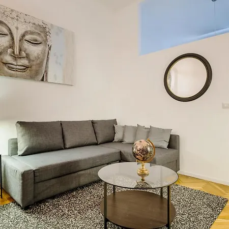 Luxury 4 Bedrooms Close To Duomo Milan