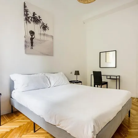 Luxury 4 Bedrooms Close To Duomo Διαμέρισμα *
