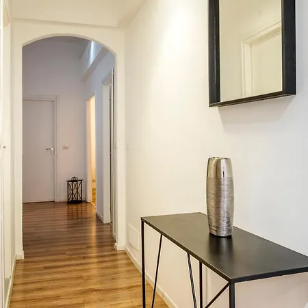 Luxury 4 Bedrooms Close To Duomo Μιλάνο