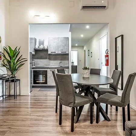 Luxury 4 Bedrooms Close To Duomo Διαμέρισμα *