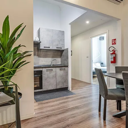 Luxury 4 Bedrooms Close To Duomo Apartament Mediolan