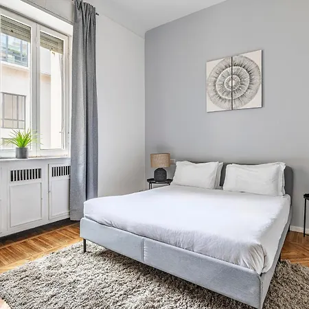 Luxury 4 Bedrooms Close To Duomo Apartament