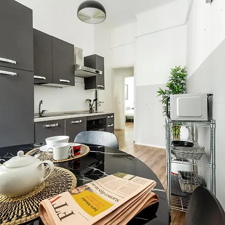 Luxury 4 Bedrooms Close To Duomo Lägenhet *