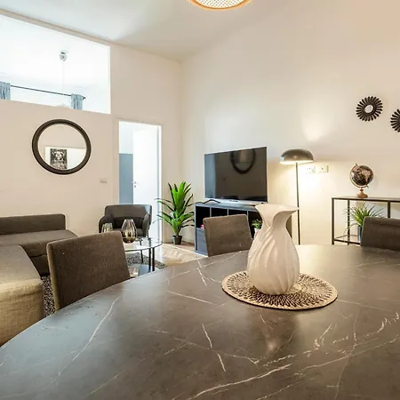 Lägenhet Luxury 4 Bedrooms Close To Duomo Milano