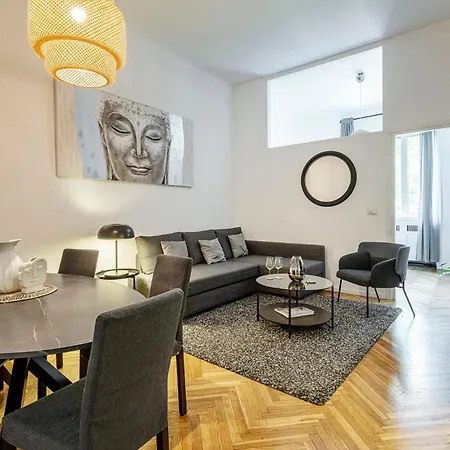 Lägenhet Luxury 4 Bedrooms Close To Duomo *