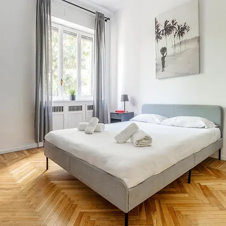 Lägenhet Luxury 4 Bedrooms Close To Duomo