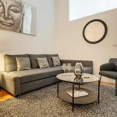 Luxury 4 Bedrooms Close To Duomo Lägenhet