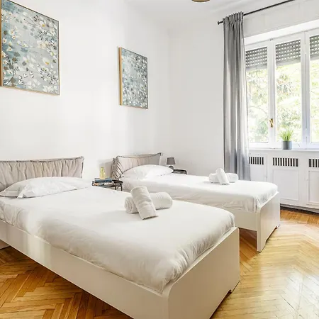 Luxury 4 Bedrooms Close To Duomo Lägenhet *