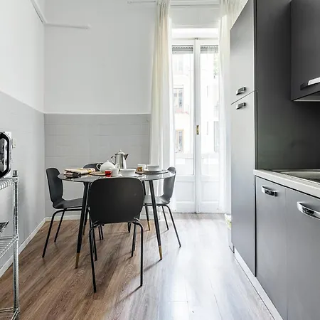 Luxury 4 Bedrooms Close To Duomo Lägenhet *