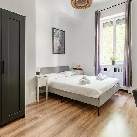 Lägenhet Luxury 4 Bedrooms Close To Duomo *