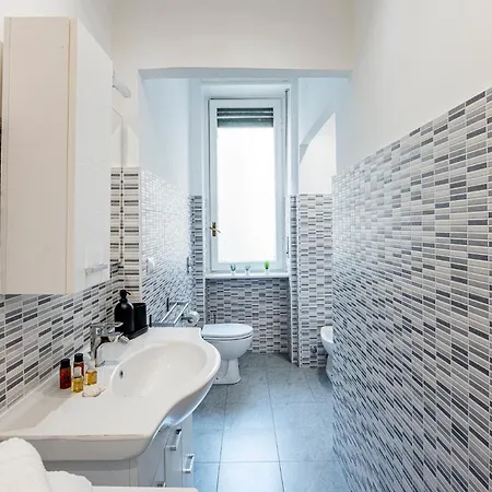 Lägenhet Luxury 4 Bedrooms Close To Duomo Milano