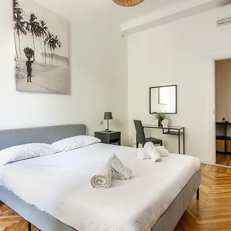 Luxury 4 Bedrooms Close To Duomo Lägenhet *