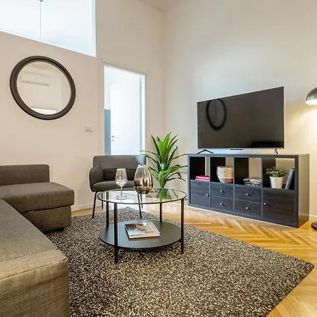 Luxury 4 Bedrooms Close To Duomo Lägenhet *