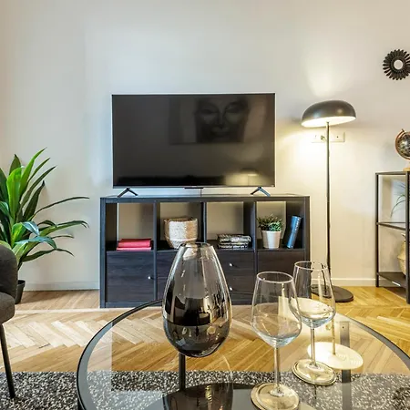 Lägenhet Luxury 4 Bedrooms Close To Duomo