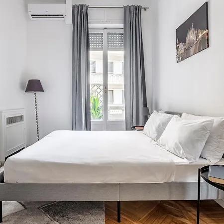Luxury 4 Bedrooms Close To Duomo Lägenhet Milano
