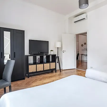 Luxury 4 Bedrooms Close To Duomo Lägenhet