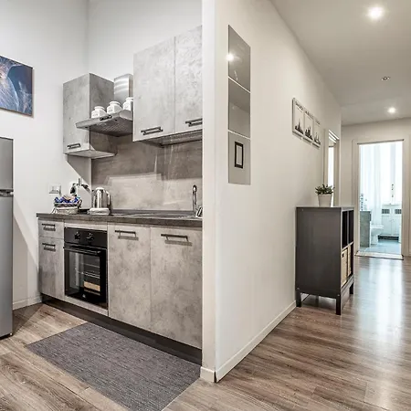 Lägenhet Luxury 4 Bedrooms Close To Duomo *