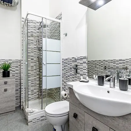 Luxury 4 Bedrooms Close To Duomo Lägenhet